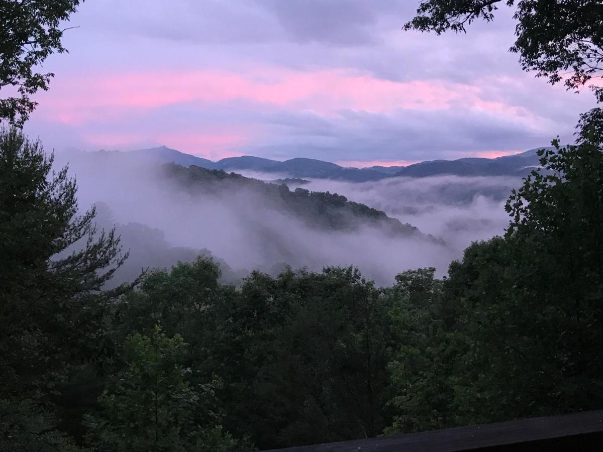 Lazy Bear Lodge Valle Crucis Exterior foto